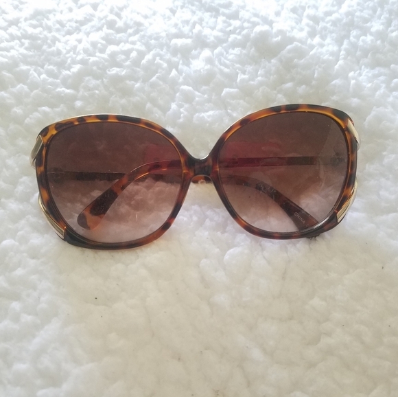Steve Madden Accessories - Steve Madden sunnies